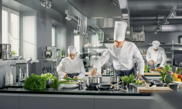 Czy łatwo znaleźć pracę po gastronomii? Perspektywy w 2024 roku