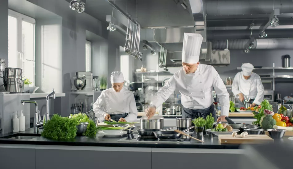 Czy łatwo znaleźć pracę po gastronomii? Perspektywy w 2024 roku